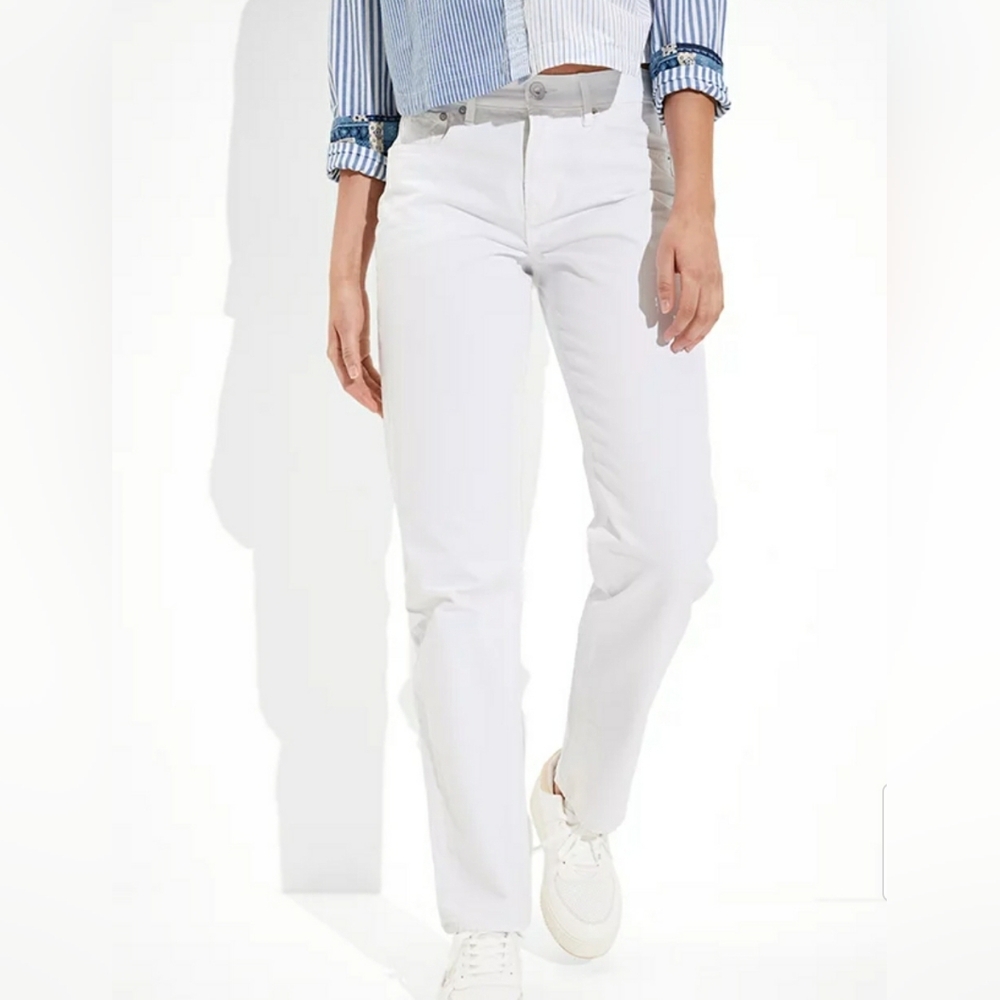 EUC American Eagle 90s Straight Jean.